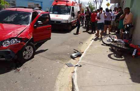 Brumado: Grave acidente envolve moto e carro