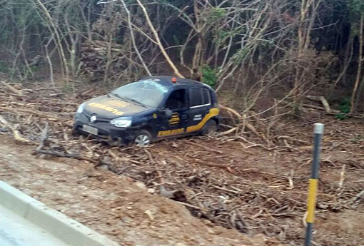 Brumado: carro da empresa que faz a segurança do Parque Eólico capotou dentro do parque
