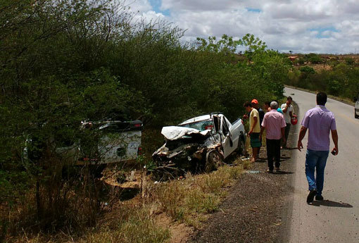 Brumado: veículos colidem frontalmente próximo ao distrito de Ubiraçaba