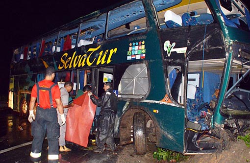 Ônibus tomba e fere integrantes do Raça Negra