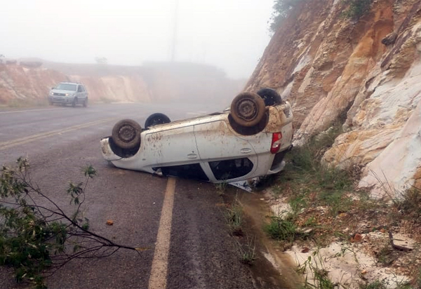 Veículo tomba na BA-148, em Rio de Contas; motorista não se feriu