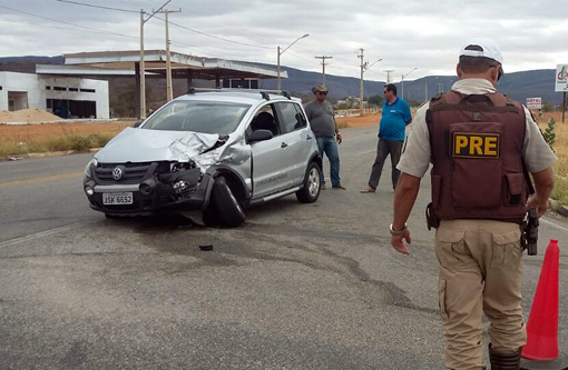 Brumado: Caminhão e automóvel colidem na BA-262