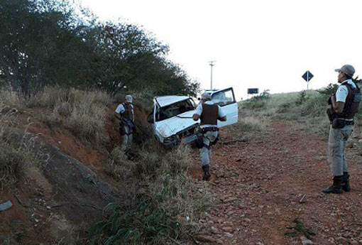 Policial Militar lotado na 34ª CIPM capota veículo particular na rodovia entre Ituaçu e Tanhaçu