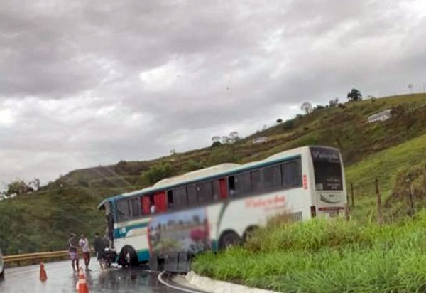 Ônibus e carreta colidem frontalmente na Serra do Marçal, em Vitória da Conquista