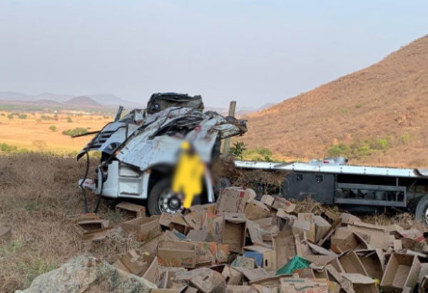 Guanambi: Motorista morre após caminhão capotar na curva dos Brindes