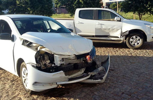 Brumado: Colisão entre carros no Bairro Santa Tereza