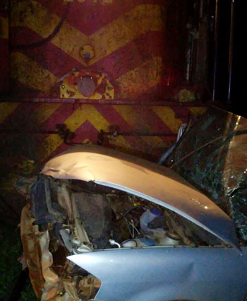 Brumado: Pastor sai ileso ao ter carro arrastado por trem