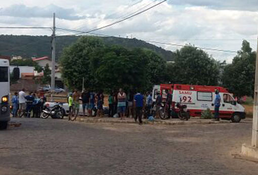 Brumado: carro e moto colidem em cruzamento no Bairro Santa Tereza