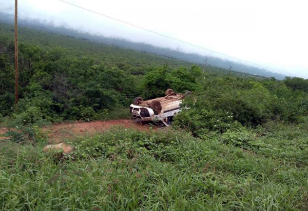 Barra da Estiva: veículo da Secretaria de Saúde capotou na BA-142