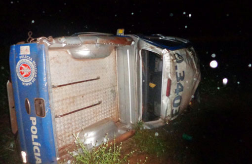 Ibicoara: Viatura da Polícia Militar capota na BA-142