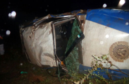 Ibicoara: Viatura da Polícia Militar capota na BA-142