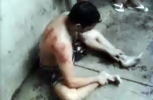 Vídeos mostram detento acusado de estupro sendo agredido na carceragem de Brumado