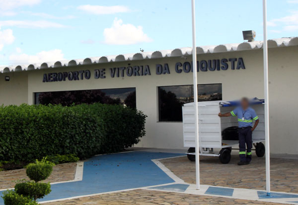 Acessibilidade: Azul, Passaredo e Socicam devem instalar sistema de elevação no aeroporto de Vitória da Conquista (BA)