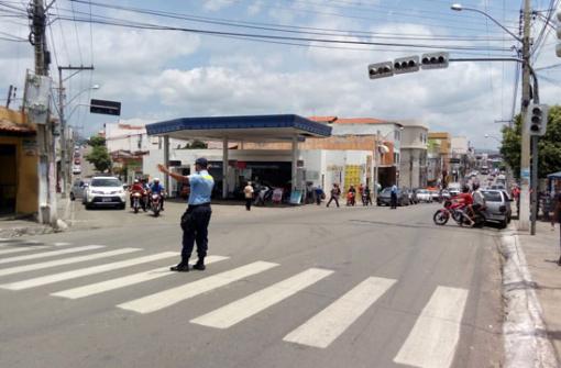 Brumado: semáforo da Avenida Antônio Moura Guimarães foi atingido por raio e será reparado nesta sexta (09)
