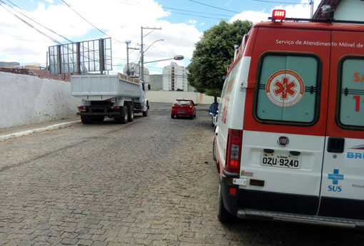 Brumado: dupla agride e assalta transeunte no centro da cidade