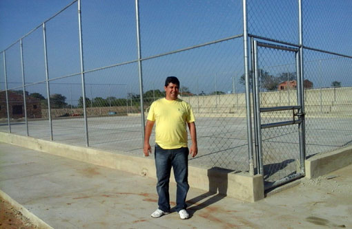 Brumado: Vereador Agno Meira acompanha construção da quadra poliesportiva da Comunidade de Queimada Grande/Fundão