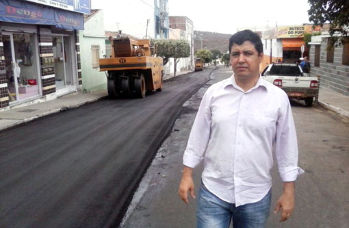 Brumado: Agno Meira comemora indicação atendida pelo prefeito Aguiberto