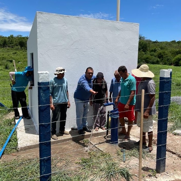 Após esforço de Ivana Bastos, implantado sistema de abastecimento de água em comunidade de Ibitiara