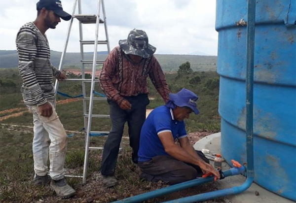 Deputado Marquinho Viana leva abastecimento de água para povoado de Barra da Estiva