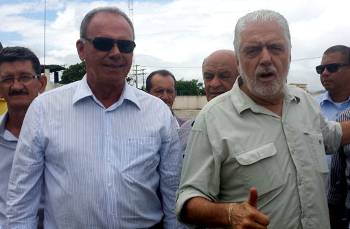 Prefeito Aguiberto se encontra com Wagner em Lagoa Real para tratar da recuperação da cidade após as fortes chuvas