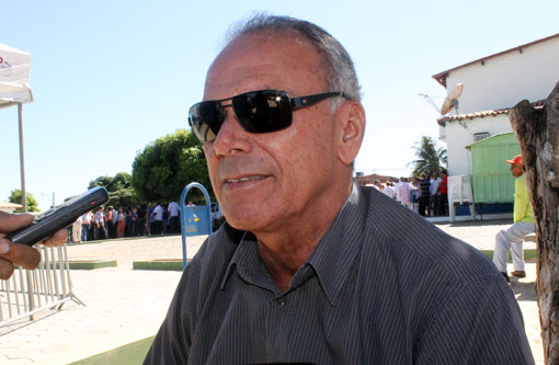 Prefeito Aguiberto comemora instalação do parque Eólico em Brumado