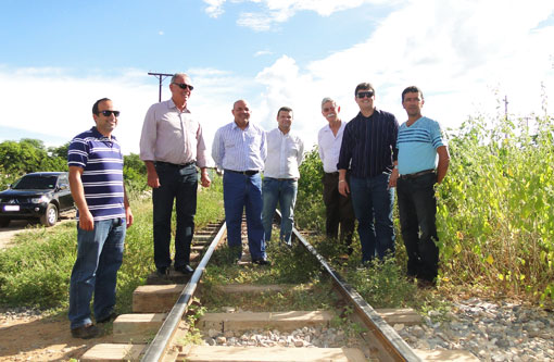 Brumado: Aguiberto e o deputado federal Erivelton Santana anunciam construção de vias marginais a linha férrea