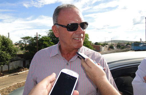 Brumado: Aguiberto e o deputado federal Erivelton Santana anunciam construção de vias marginais a linha férrea