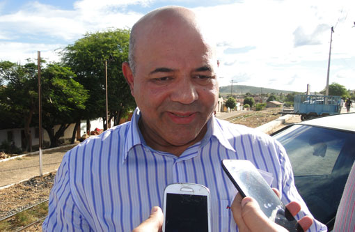 Brumado: Aguiberto e o deputado federal Erivelton Santana anunciam construção de vias marginais a linha férrea