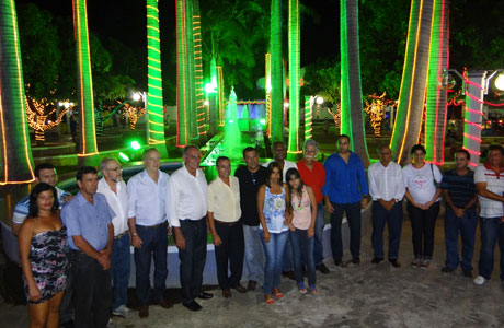 Brumado: Inaugurada iluminação da Praça Coronel Zeca Leite