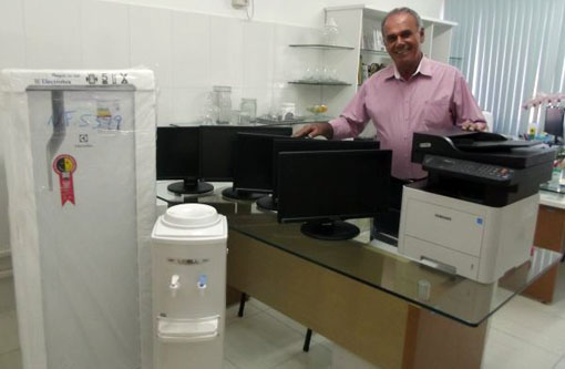 Prefeito de Brumado recebe e repassa Kit para equipagem do Conselho Tutelar