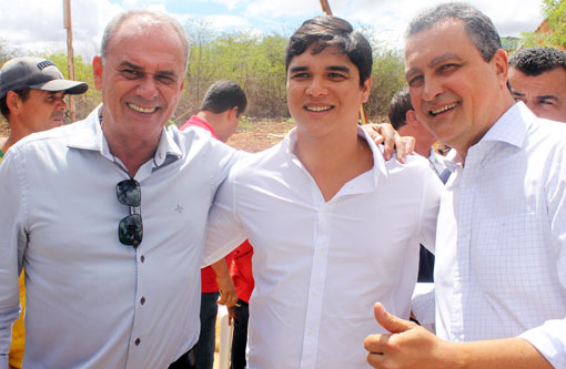 Brumado: Aguiberto participa da entrega dos residenciais Brisas 3 e 4 e fala da construção da UBS naquela localidade