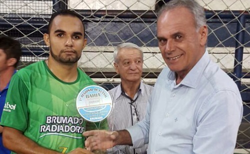 Brumado fatura 1º Campeonato Regional de Futsal; prefeito e secretário recebem homenagem dos desportistas 