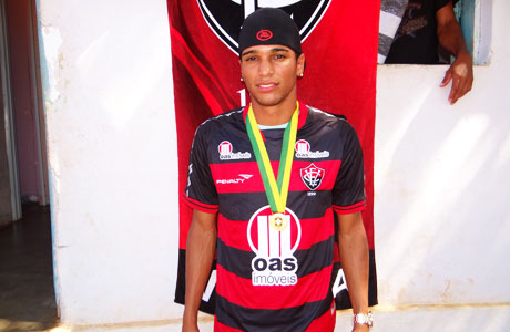 ALAN PINHEIRO O BRUMADENSE DO VITÓRIA ESTÁ NA CIDADE