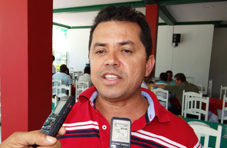 2014: ALDENES MEIRA DÁ O 'PONTA PÉ' INICIAL