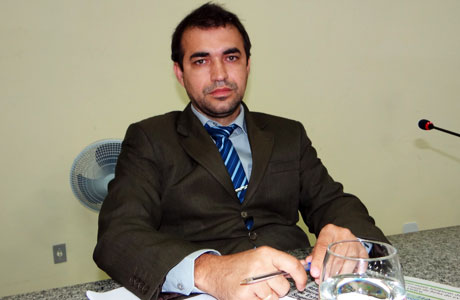 Projeto do vereador Alessandro solicita inserção de interprete de libra em eventos públicos