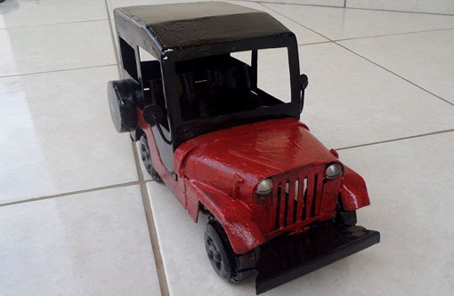 Brumadense usa materiais descartados para fazer obras de arte