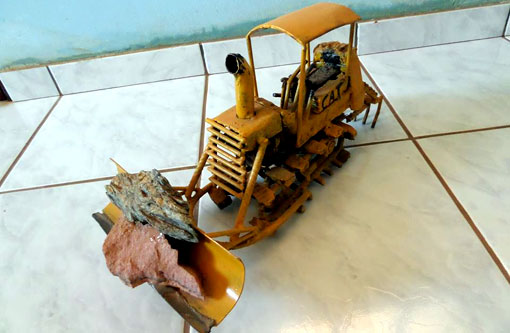 Brumadense usa materiais descartados para fazer obras de arte