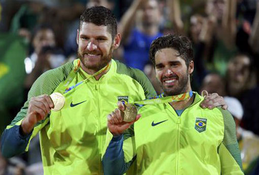 Rio 2016: Alison e Bruno Schmidt vencem italianos e conquistam quinto ouro para o Brasil