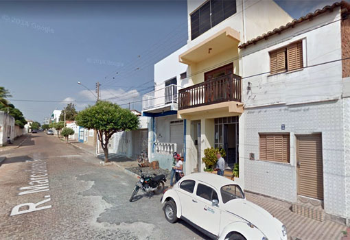 Brumado: radialista tem celular tomado de assalto em frente a emissora de rádio