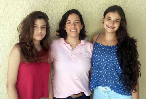 Estudantes descobrem que extrato da erva-cidreira pode matar larvas do Aedes aegypti