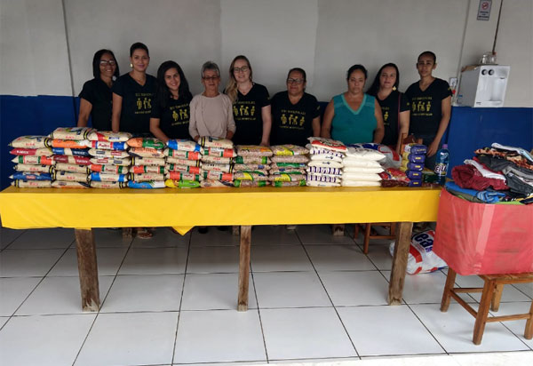Brumado: alunos da turma de Gestão Hospitalar da Unopar doam alimentos e roupas ao albergue São Sebastião