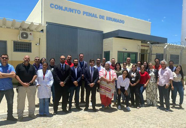 Brumado: Estudantes e professores de curso de Direito visitaram o Presídio de Administração Moderna