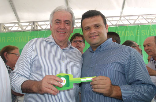 Brumado foi contemplada com uma caçamba do PAC2