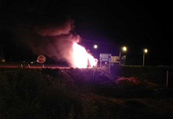 Brumado: ambulância da Unimed pega fogo; motorista não se feriu