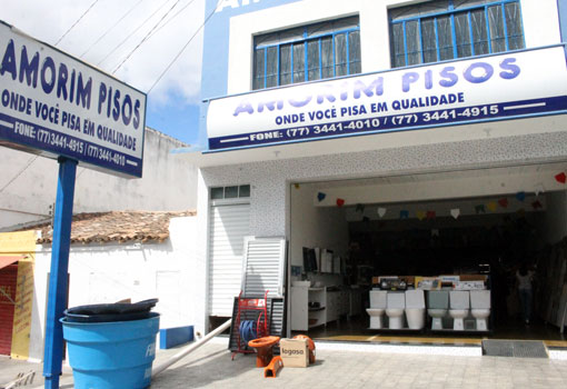 Amorim Pisos homenageia clientes