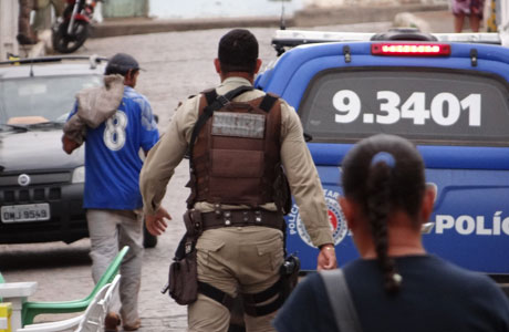 Brumado: Andarilho furta garrafa de pinga em padaria