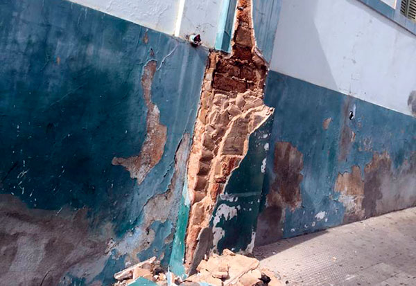 Brumado: Prédio da antiga sede da Prefeitura, no centro da cidade, está em pleno desgaste