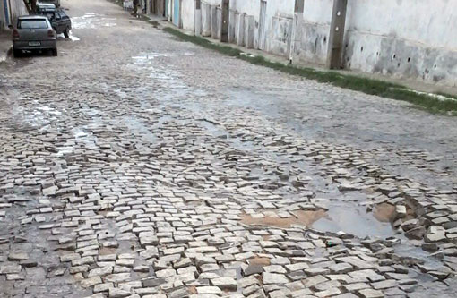 Brumado: Esgota a Céu aberto na Avenida Doutor Antônio Rizerio Leite
