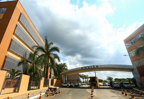 Anvisa muda regras para uso emergencial de vacina contra covid-19