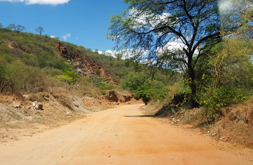 Brumado: moto é tomada de assalto por homens encapuzados no Apertado do Morro